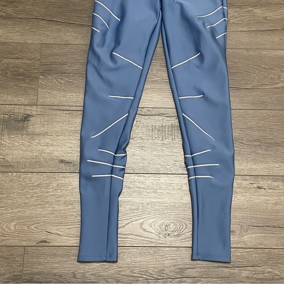 Alo Yoga Women's High Waist Sequence Legging in Blue Jean Sz Small - Picture 3 of 10